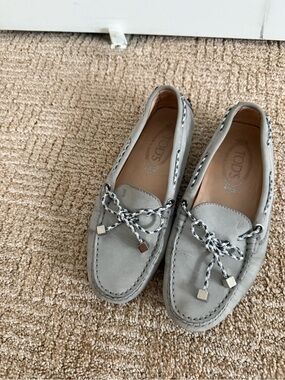 Tod's Light Gray Leather Bow Tie Driving Loafers